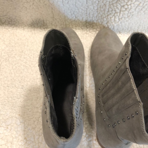 Gray Ankle Boots studs 1.5” Heel Faux Suede Size 9.5 - Picture 5 of 8